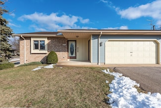 6680 Leisure Creek Dr SE, Caledonia, MI 49316
