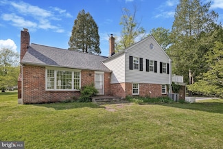 424 Heatherwood Ln, Devon, PA 19333