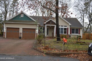 28 Spruce St, Waretown, NJ 08758