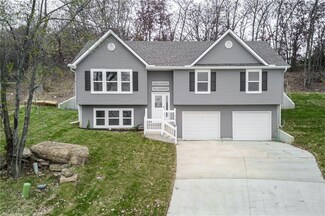 418 SW Foot Hill Dr, Grain Valley, MO 64029