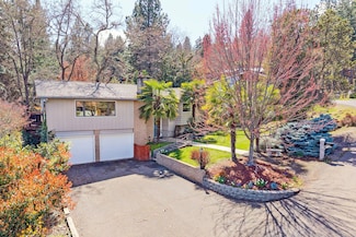 225 Coachman Dr, Jacksonville, OR 97530