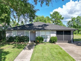 61 Cochrane Dr, Chalmette, LA 70043