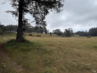 26 Muskrat Cir, Shelter Cove, CA 95589