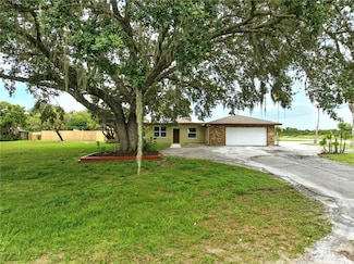 8812 Oakwood Dr, Lake Wales, FL 33898