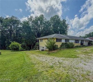 7328 S Calhoun Hwy, Mount Zion, WV 26151