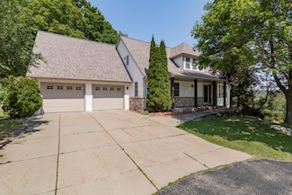 501 Drumlin Cove, Slinger, WI 53086