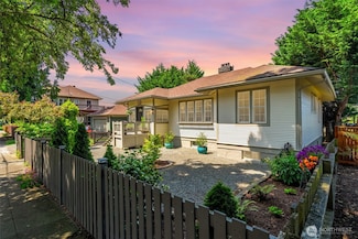 115 E Highland Ave, Mount Vernon, WA 98273