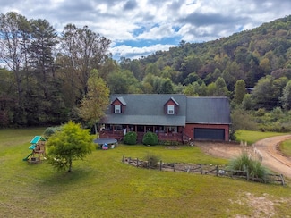 36 Halfway Back Ln, Franklin, NC 28734