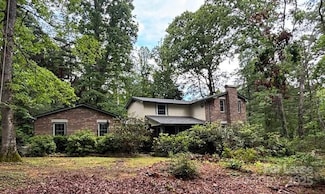 105 Campbell Dr, Flat Rock, NC 28731