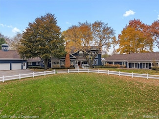 1900 Tiverton Rd, Bloomfield Hills, MI 48304