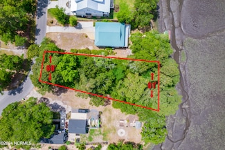 6808 E Yacht Dr, Oak Island, NC 28465