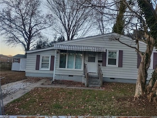 902 W Russell Ct, Newport News, VA 23605