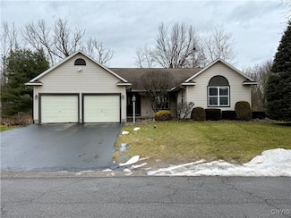 7220 Moss Creek Cir, Liverpool, NY 13090