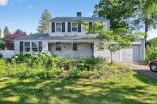 85 Aspinwall St, Westbury, NY 11590