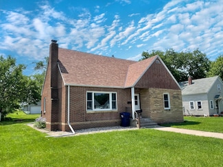 421 W Van Dusen St, Springfield, MN 56087
