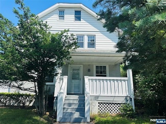82 Bergen St, Westwood, NJ 07675