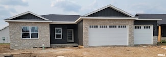 1311 W Hillcrest Dr, Chillicothe, IL 61523