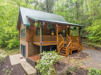 121 Farmstead Rd, Ellijay, GA 30540