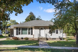 406 7th Ave, Clarence, IA 52216