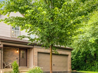 727 Longwood Dr, Algonquin, IL 60102