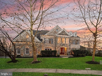 25729 Summerbank Ct, Chantilly, VA 20152