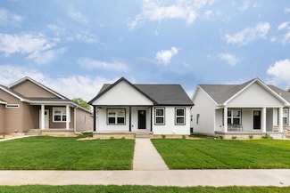 128 Axlewood Dr, Waterloo, IA 50701