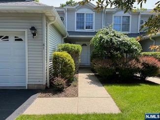 41 Foxwood Square N, Old Tappan, NJ 07675