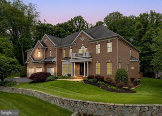 1692 Drewlaine Dr, Vienna, VA 22182