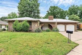 1306 N Brookfield Ln, Derby, KS 67037