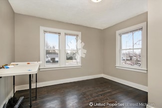 1555 Chicago Dr SW, Wyoming, MI 49509