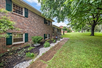 900 Camellia Dr, Columbia, TN 38401