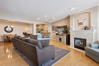 8046 Golden Valley Rd, Golden Valley, MN 55427