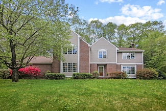 17 Fall Brook, Avon, CT 06001