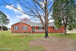 711 Western Wayne Dr, Pikeville, NC 27863