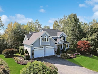 37 Hawkins Glen Dr, Salem, NH 03079
