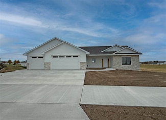 1532 3rd St SW, Mount Vernon, IA 52314