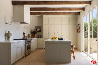 4228 Los Nietos Dr, Los Angeles, CA 90027