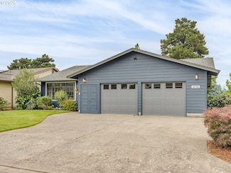 2135 Country Club Terrace, Woodburn, OR 97071