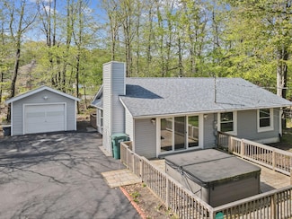 209 Greenbriar Cir, Tobyhanna, PA 18466