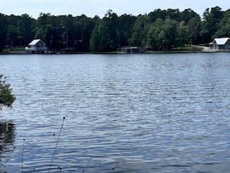 8 Abby Ln, Lumberton, MS 39455