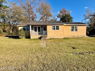 145 Riggs St, Jacksonville, NC 28540