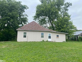 1553 Oakland Mills Rd, Mount Pleasant, IA 52641
