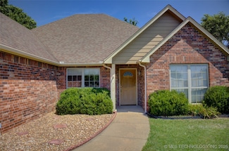 1709 Caddo St, Oologah, OK 74053