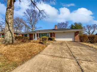 1524 Renderer Dr, Saint Louis, MO 63122