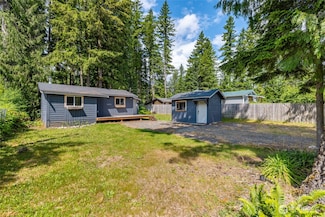 8471 Golden Valley Dr, Maple Falls, WA 98266