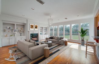 5425 Loch Lomond Dr, Houston, TX 77096