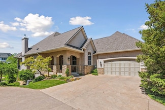 130 Stonebridge Rd, Saint Paul, MN 55118