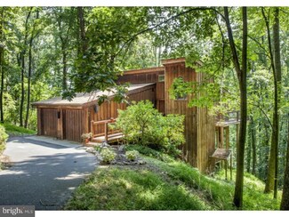 273 County Line Rd, Riegelsville, PA 18077
