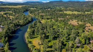 5512 Rogue River Dr, Eagle Point, OR 97524