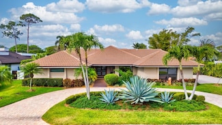 4668 Wildewood Dr, Delray Beach, FL 33445